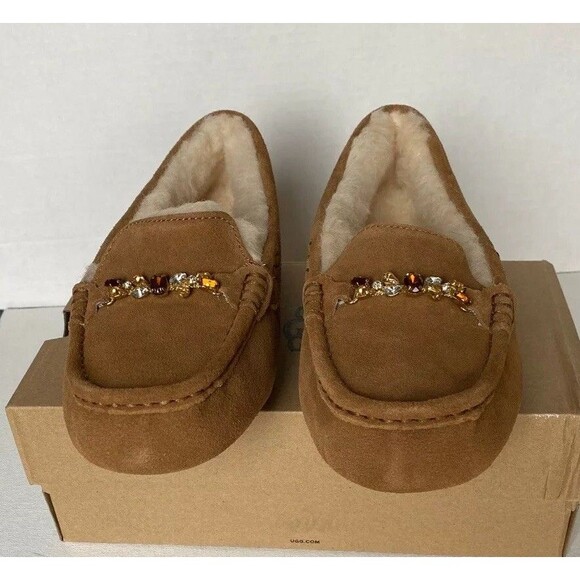 New UGG Ansley Charm Gem Women Fashion Moccasin Slippers Size 6 Chestnut - Picture 7 of 9